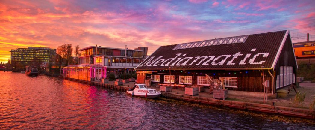 Private Guesthouse Bnb The Waterhouse Houseboat Amesterdão Exterior foto
