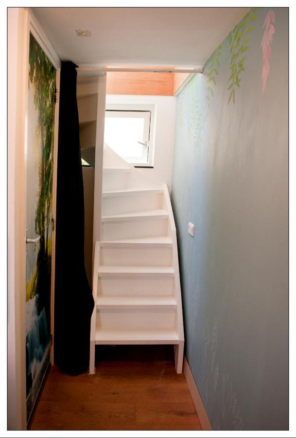 Private Guesthouse Bnb The Waterhouse Houseboat Amesterdão Exterior foto